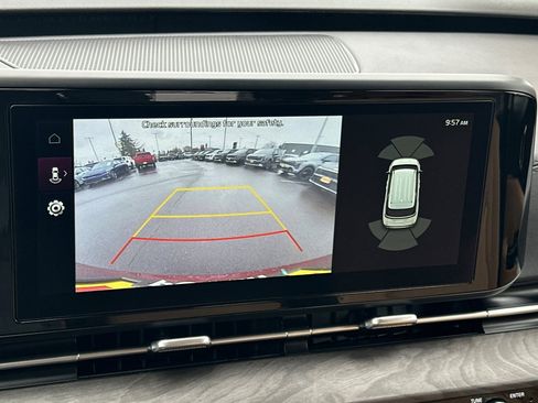 Used 2024 Kia Carnival EX image 20