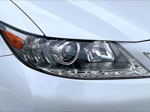 Used 2010 Buick Enclave CXL image 27