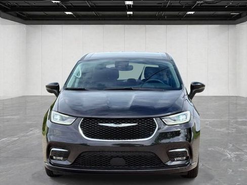 Certified 2023 Chrysler Pacifica Touring-L FWD image 8