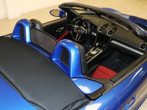 Used 2018 Porsche 718 Boxster RWD image 18