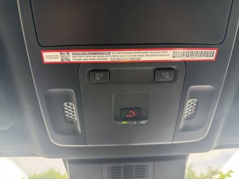 Used 2025 Toyota Camry SE FWD image 35