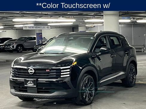 Used 2025 Nissan Kicks SR w/ SR Premium Package image 4