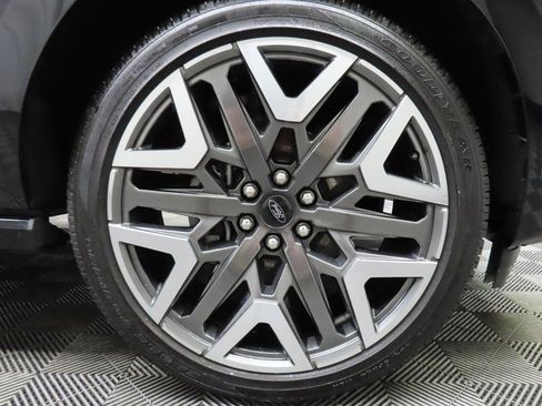 Used 2025 Ford Expedition Max Platinum w/ Platinum Ultimate Package image 8