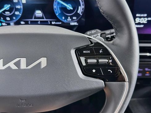 Used 2025 Kia Niro Wind w/ Wind Preserve Package FWD image 46