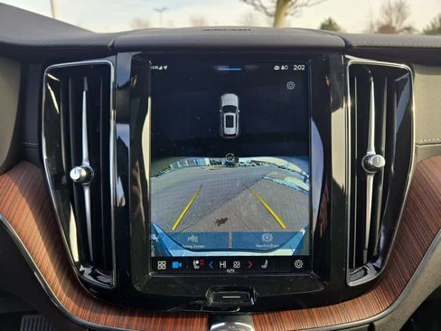 Used 2023 Volvo XC60 B5 Ultimate w/ Climate Package image 19
