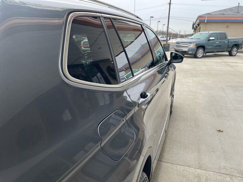 Used 2021 Volkswagen Tiguan SEL Premium R-Line image 10