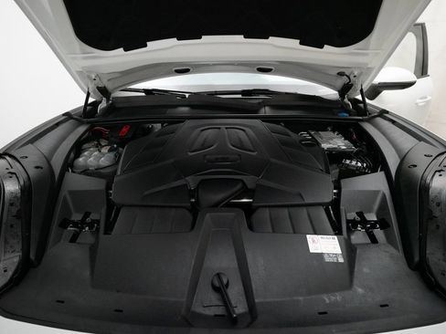 Used 2024 Porsche Cayenne image 34