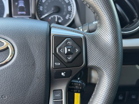 Used 2022 Toyota Tacoma SR5 w/ Technology Package RWD image 27