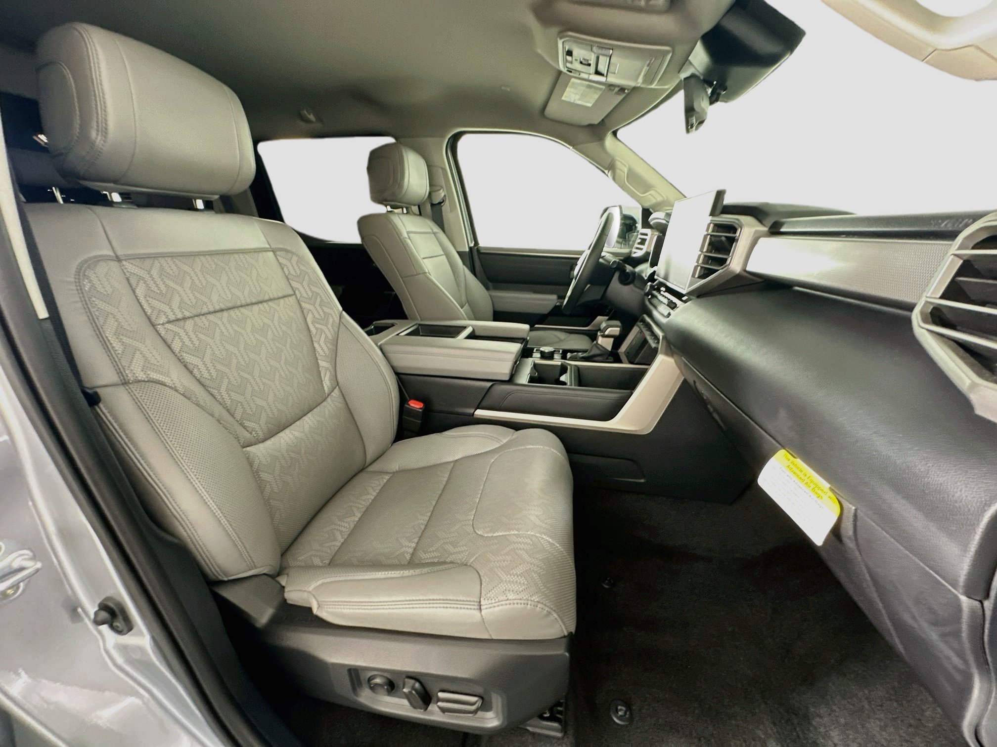 Used 2024 Toyota Tundra Limited AWD/4WD image 30