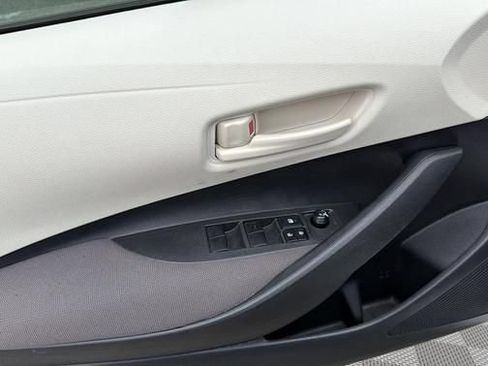 Used 2025 Toyota Corolla LE FWD image 15