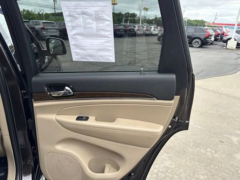 Used 2017 Jeep Grand Cherokee Limited w/ Luxury Group II AWD/4WD image 37