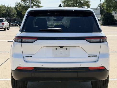 Used 2023 Jeep Grand Cherokee Limited w/ Black Appearance Package AWD/4WD image 5