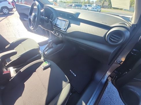 Used 2025 Nissan Kicks Play S image 18