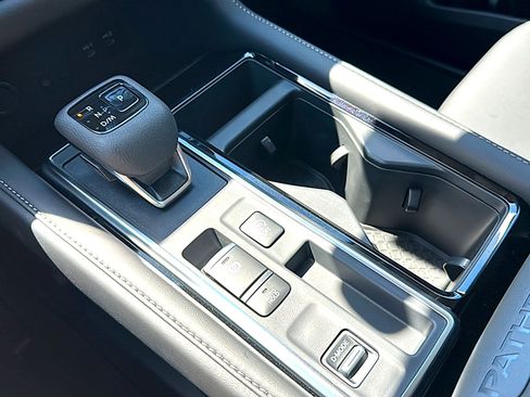 New 2026 Nissan Pathfinder SL FWD image 25