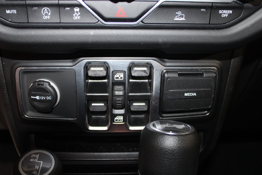 Used 2025 Jeep Wrangler Unlimited Sahara AWD/4WD image 42