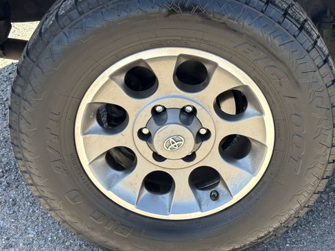 Used 2012 Toyota FJ Cruiser 4WD w/ Upgrade Pkg image 9