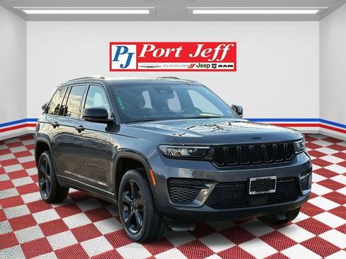 Used 2023 Jeep Grand Cherokee Altitude image 2