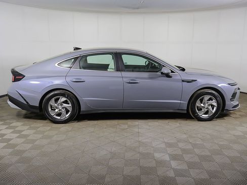 Certified 2025 Hyundai Sonata SE FWD image 12