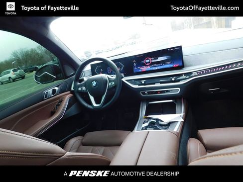 Used 2024 BMW X5 xDrive40i w/ Premium Package image 3