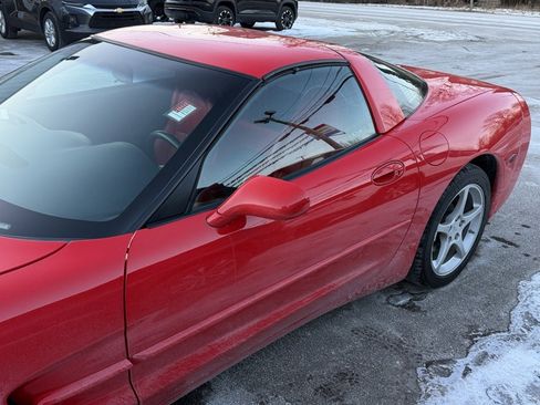 Used 2000 Chevrolet Corvette Coupe image 18