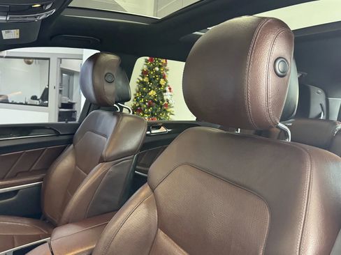 Used 2015 Mercedes-Benz GL 550 4MATIC image 10