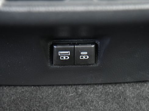 Used 2025 Toyota Camry LE image 36