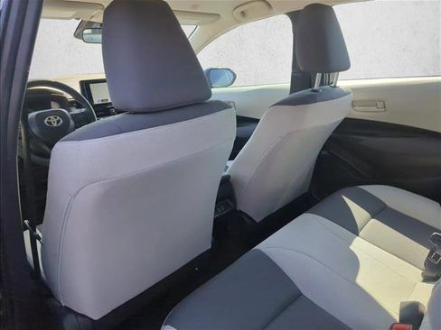 Used 2026 Toyota Corolla LE FWD image 18