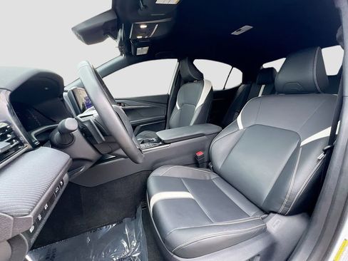 Used 2025 Toyota Camry SE FWD image 19