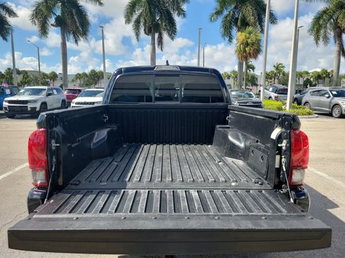 Used 2022 Toyota Tacoma SR w/ SR Convenience Package RWD image 12