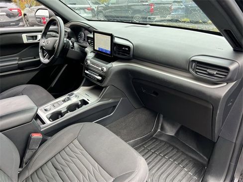 Used 2020 Ford Explorer XLT w/ Comfort Package image 27