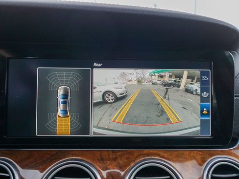 Used 2017 Mercedes-Benz E 300 4MATIC image 22