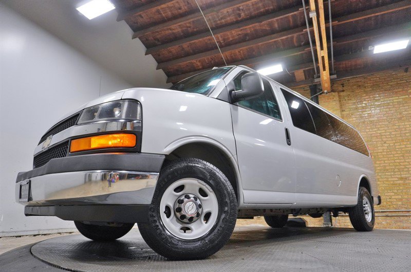 Used 2017 Chevrolet Express 3500 LT w/ LT Preferred Equipment Group RWD image 3