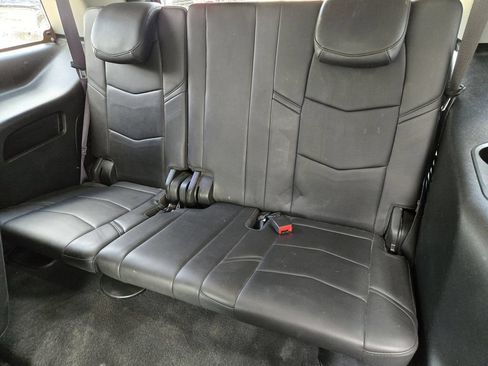 Used 2017 Cadillac Escalade Luxury RWD image 27