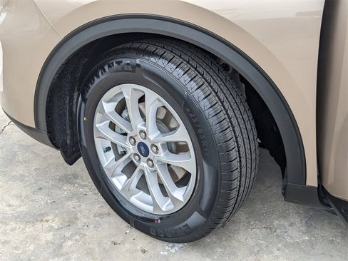 Used 2020 Ford Escape SE image 35