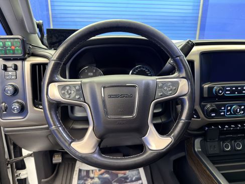 Used 2019 GMC Sierra 2500 Denali w/ Duramax Plus Package AWD/4WD image 14