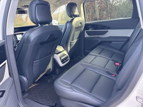 Certified 2025 Lincoln Nautilus Premier image 12