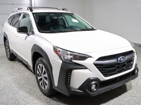 Used 2025 Subaru Outback Premium image 5