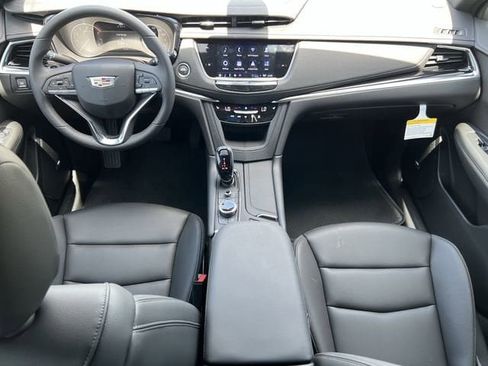 New 2025 Cadillac XT6 Luxury image 9