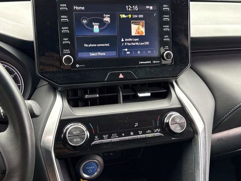 Certified 2022 Toyota Venza LE image 18