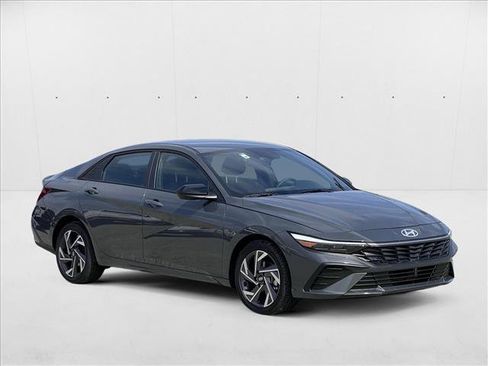 New 2025 Hyundai Elantra SEL image 6