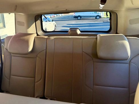 Used 2018 Chevrolet Suburban LT image 19