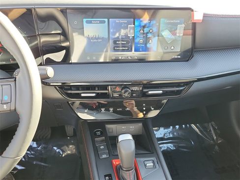 New 2026 Nissan Kicks SR w/ SR Premium Package image 8