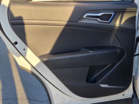 New 2026 Kia Sportage LX image 32