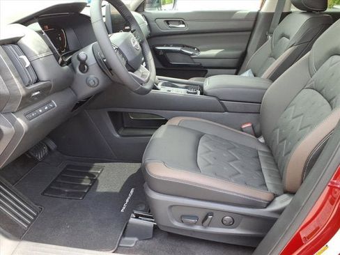 New 2026 Nissan Pathfinder Platinum w/ Cargo Package AWD/4WD image 7