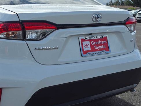Used 2021 Toyota Corolla LE FWD image 13