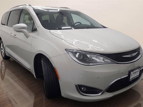 Used 2019 Chrysler Pacifica Touring-L Plus FWD image 12