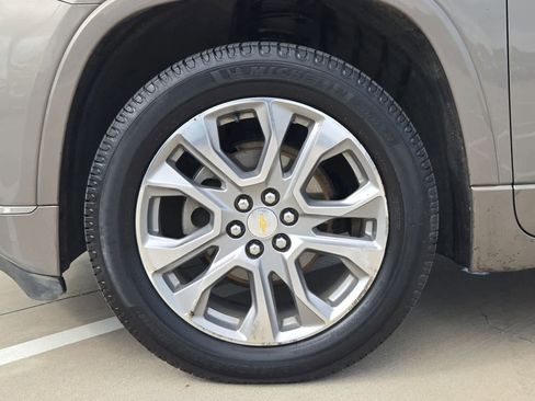 Used 2018 Chevrolet Traverse Premier w/ Driver Confidence II Package FWD image 13