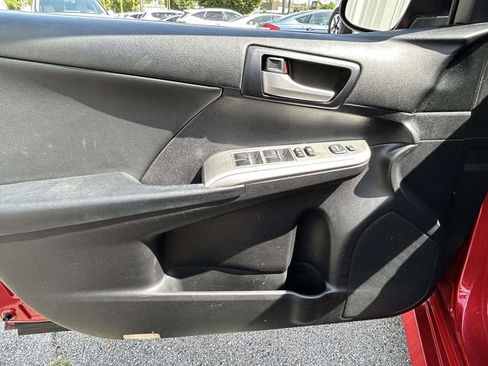 Used 2014 Toyota Camry SE FWD image 13