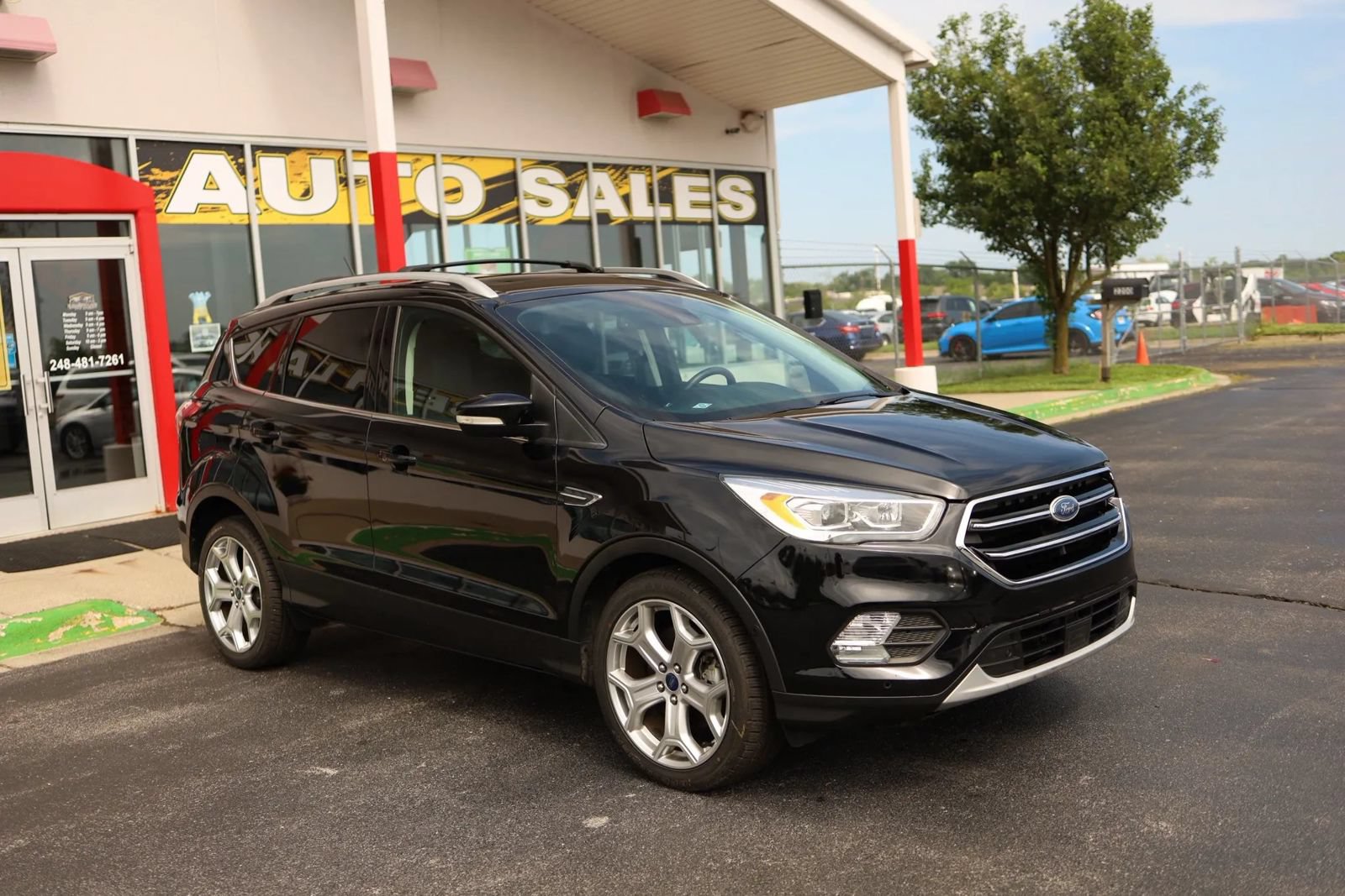 Used 2018 Ford Escape Titanium w/ Ford Safe & Smart Package FWD image 3