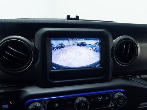 Used 2023 Jeep Wrangler Freedom Edition image 18